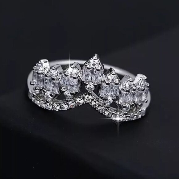 NEW 18k White Gold Sapphire Ring Band Diamond Ring - Picture 3 of 4